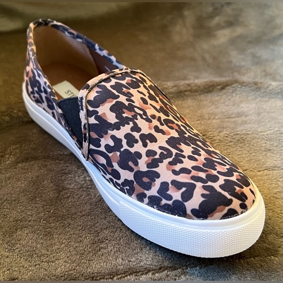 NIB Steve Madden Symba Leopard Print Slip On Loafers Women’s 6 Comfort Casual - Picture 2 of 8